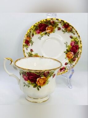 Vintage 1962 Royal Albert Old Country Roses Bone China Tea Cup & Saucer Set